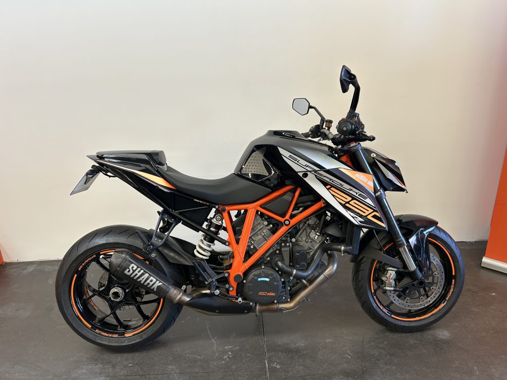 KTM 1290 SUPERDUKE R BLACK ABS  16